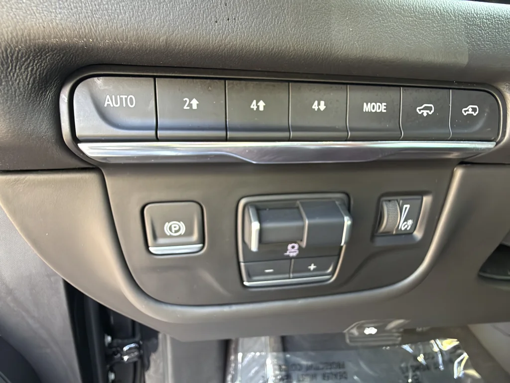 Used 2025 Black Cadillac Sport Platinum image 22