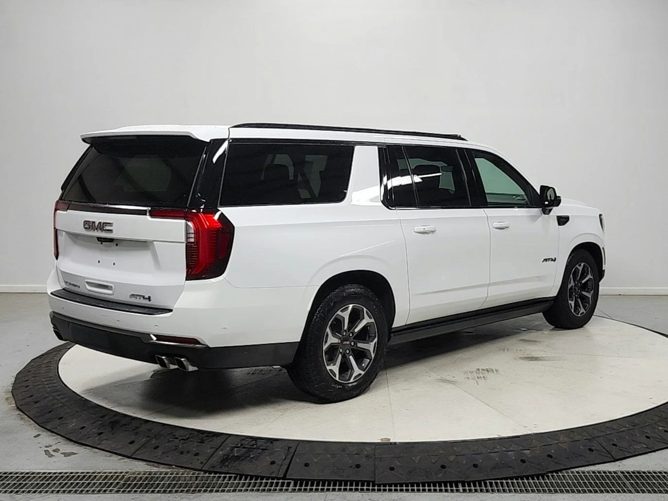 Used 2025 Summit White GMC AT4 Ultimate image 7