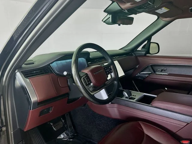 Used 2024  Land Rover Autobiography image 9