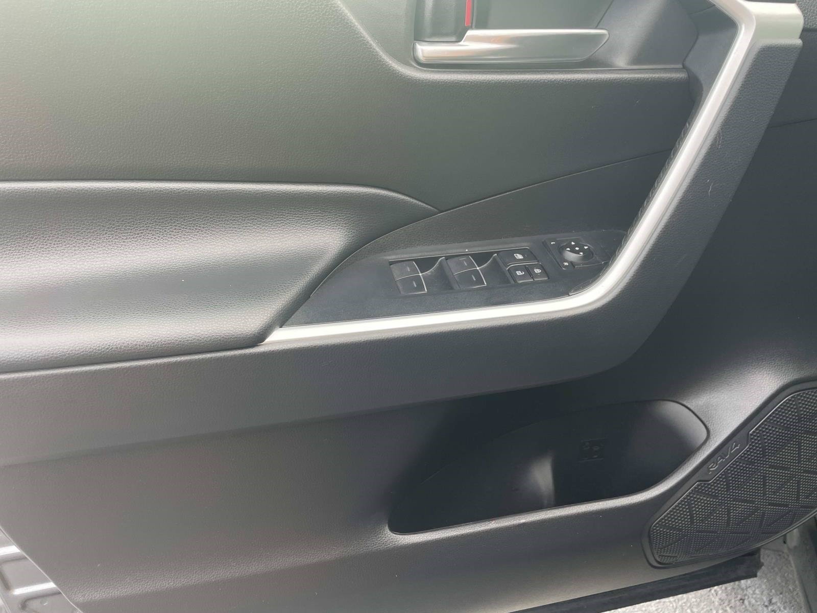 Used 2022 Magnetic Gray Metallic Toyota Hybrid XLE image 16