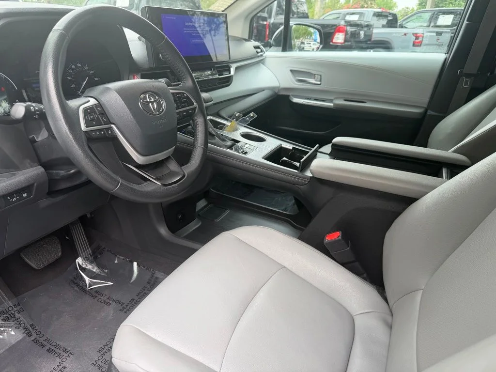 Used 2025 Midnight Black Metallic Toyota XLE image 18