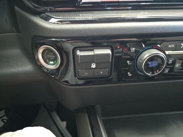 Used 2025 White Chevrolet ZR2 image 23