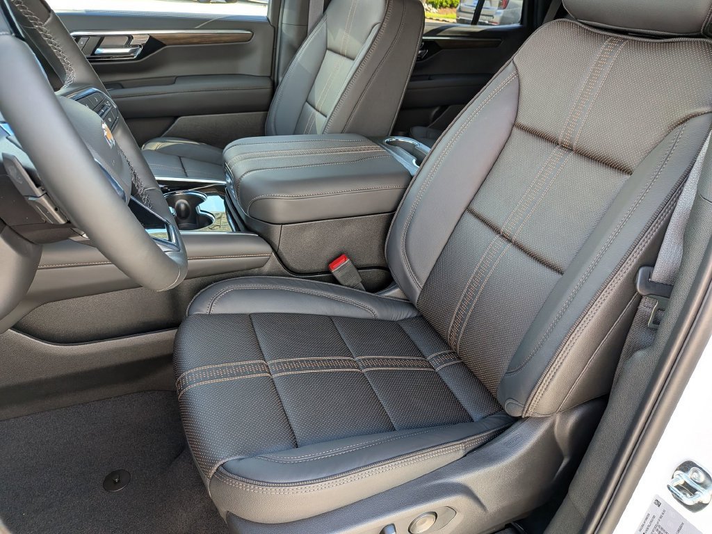 New 2026 Polar White Tricoat Chevrolet High Country image 32