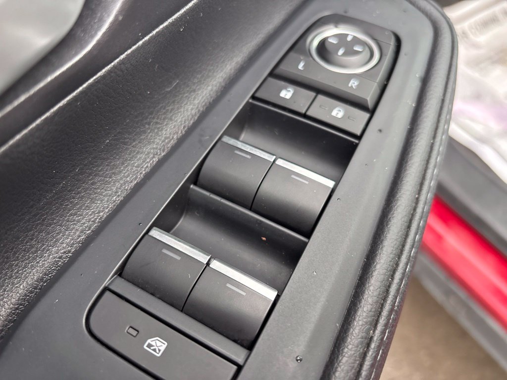 Used 2025  Toyota XLE image 14