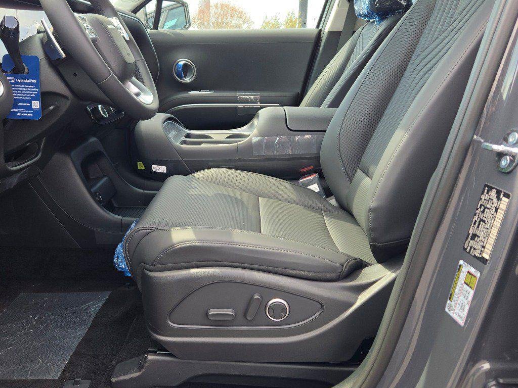New 2026 Gray Hyundai SEL 7P image 25