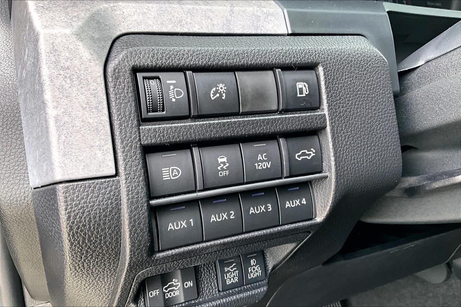 Used 2026 Bronze Oxide Toyota Trailhunter Hybrid image 32
