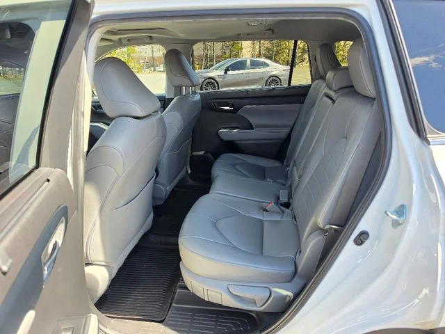 Used 2023 Beige Toyota XLE image 22
