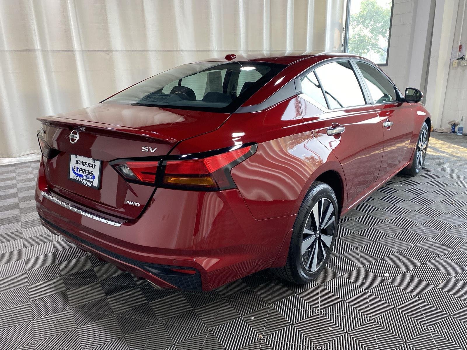 Used 2022 Scarlet Ember Tintcoat Nissan 2.5 SV image 7