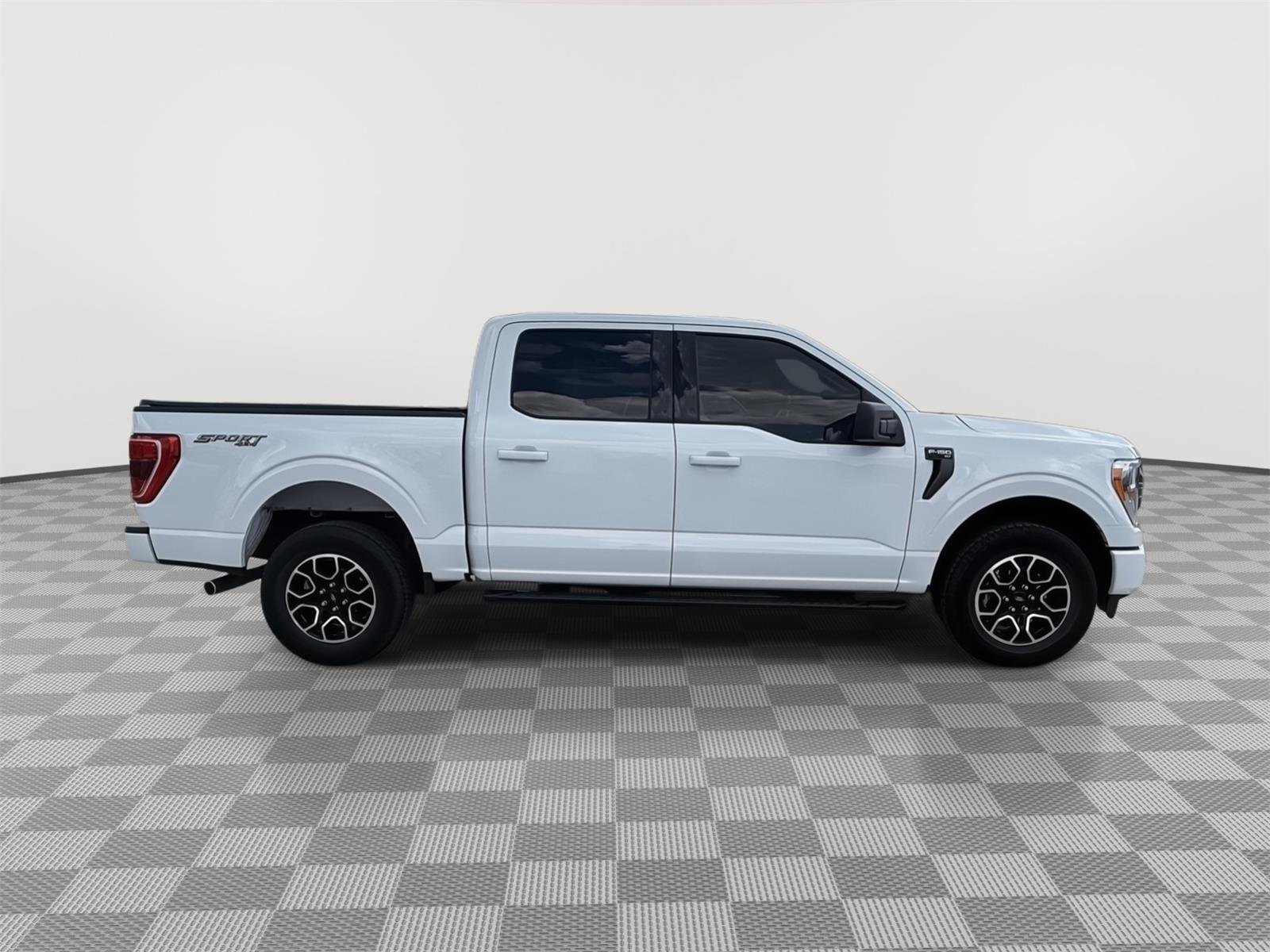 Certified Used 2022 Oxford White Ford XLT image 6