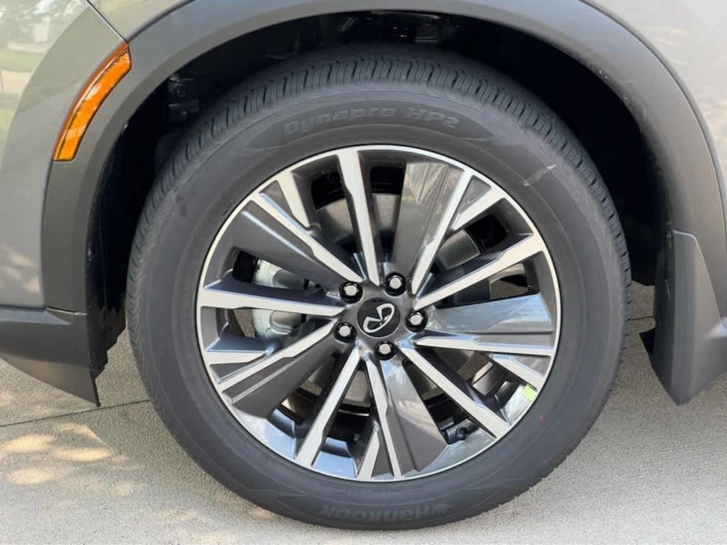New 2027 GRAPHITE SHADOW INFINITI Luxe FWD image 7