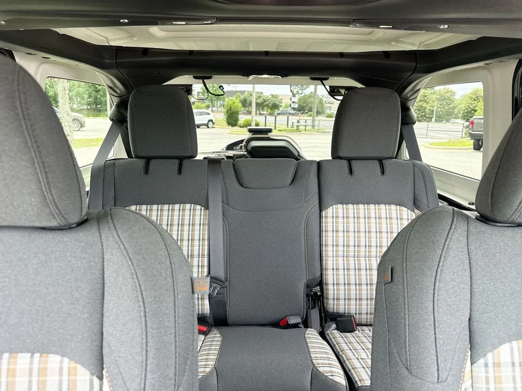 New 2026 Black Clear-Coat Exterior Paint Jeep  image 30