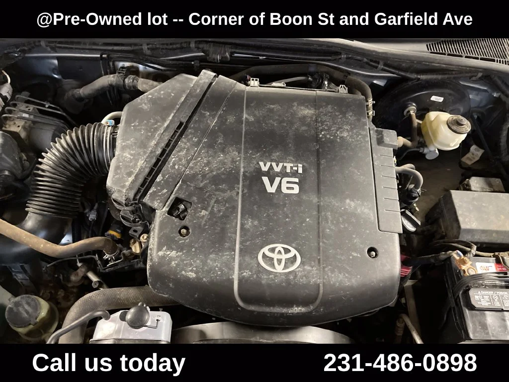 Used 2014  Toyota Base image 9