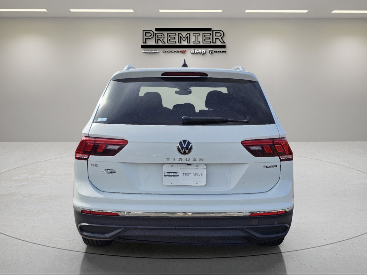 Used 2024 Pure White Volkswagen SE image 7
