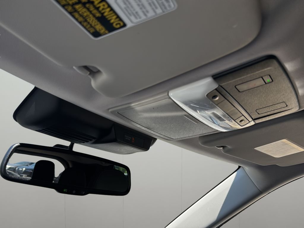 Used 2022 Silver Mitsubishi SEL image 31