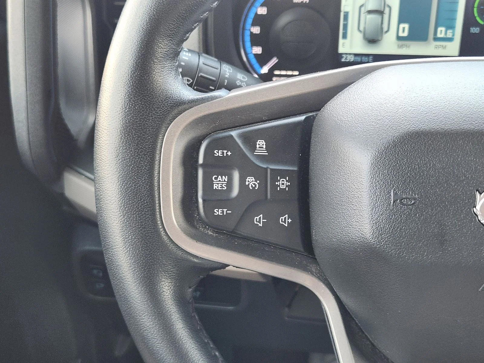 Used 2024 Gray Ford Wildtrak image 28