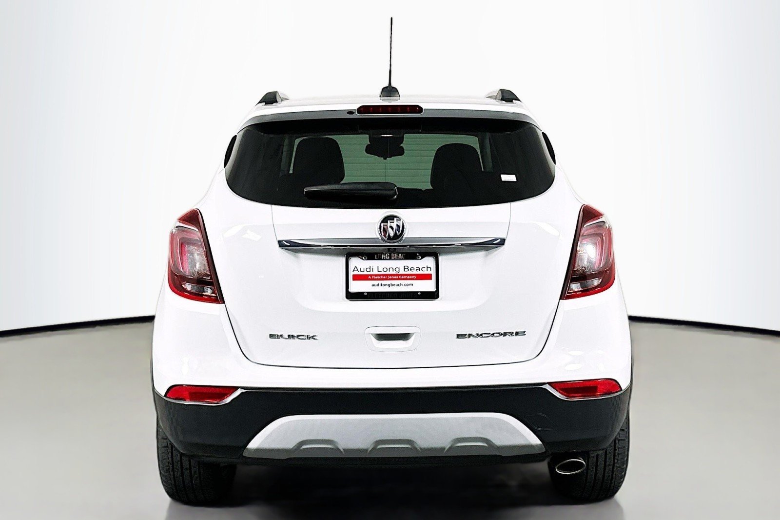 Used 2018 Summit White Buick Preferred image 3