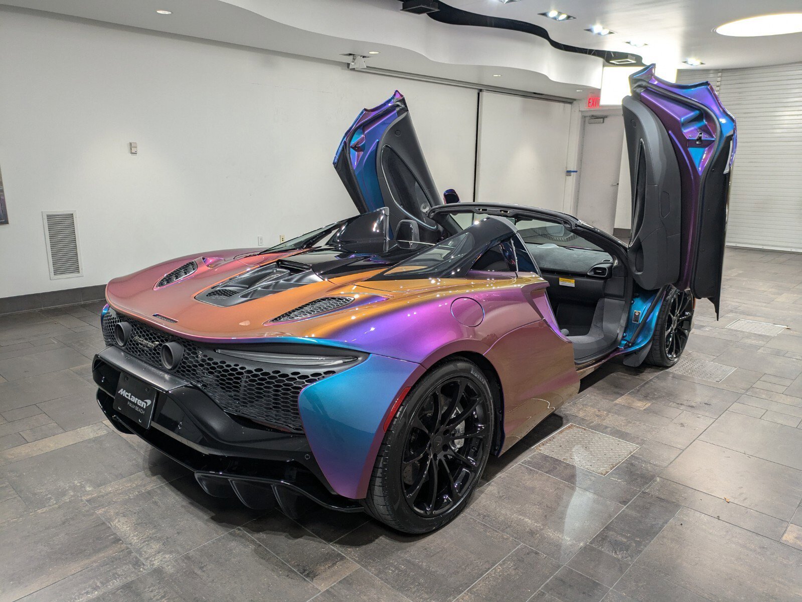 2025 McLaren Artura - Photo 24