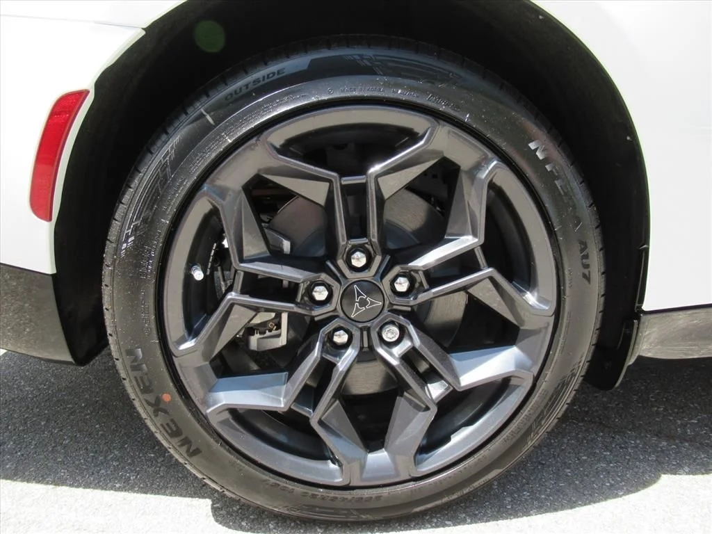 New 2026 White Knuckle Exterior Paint Dodge R/T image 8