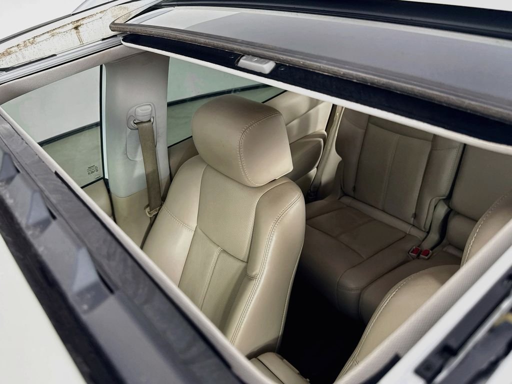Used 2016 Pearl White Nissan Platinum image 28