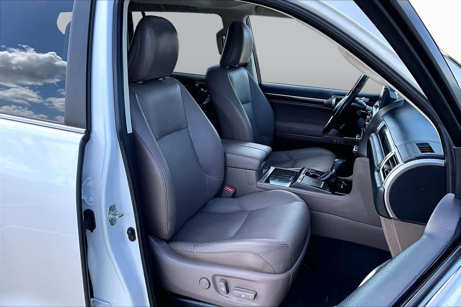 Used 2023 Eminent White Pearl Lexus Luxury image 9