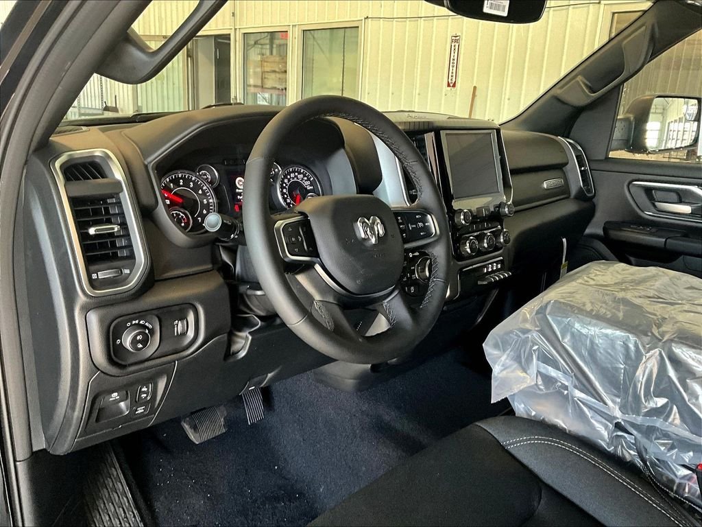 New 2026 Diamond Black Crystal Pearl-Coat Exterior Paint RAM Big Horn/Lone Star image 9