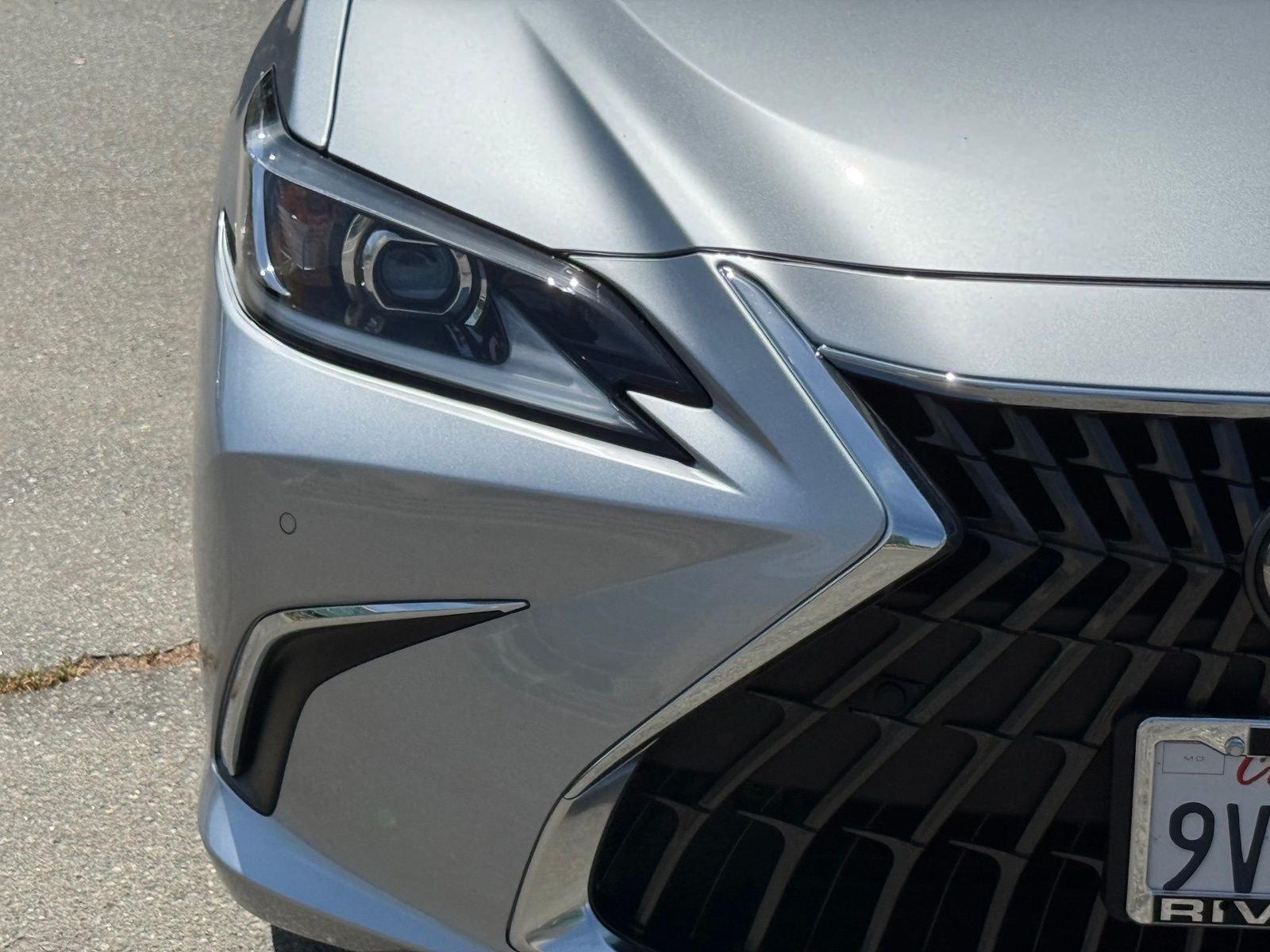 Used 2025 Silver Lexus 300h image 13
