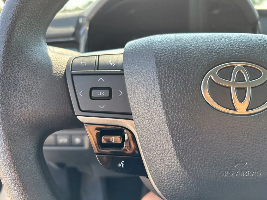 Used 2025 White Toyota  image 17
