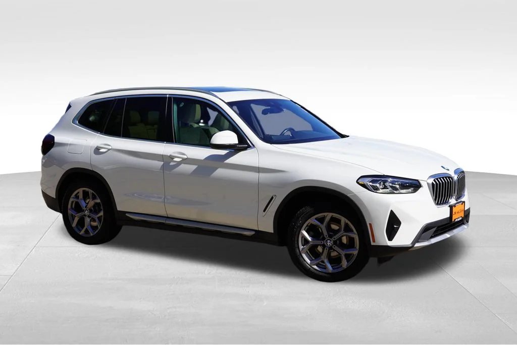 Used 2023 Alpine White BMW xDrive30i image 2