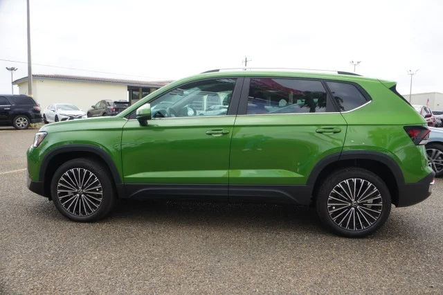 New 2026 Bright Moss Green Metallic Volkswagen 1.5T SE image 11