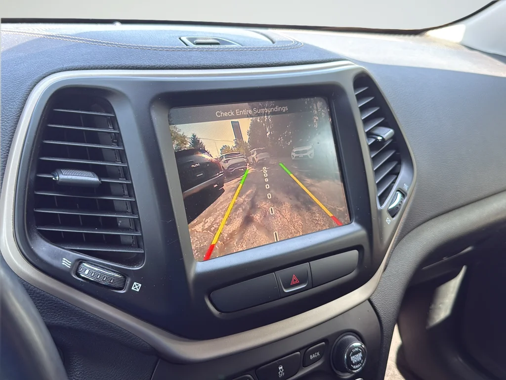 Used 2017 Red Jeep Latitude image 15