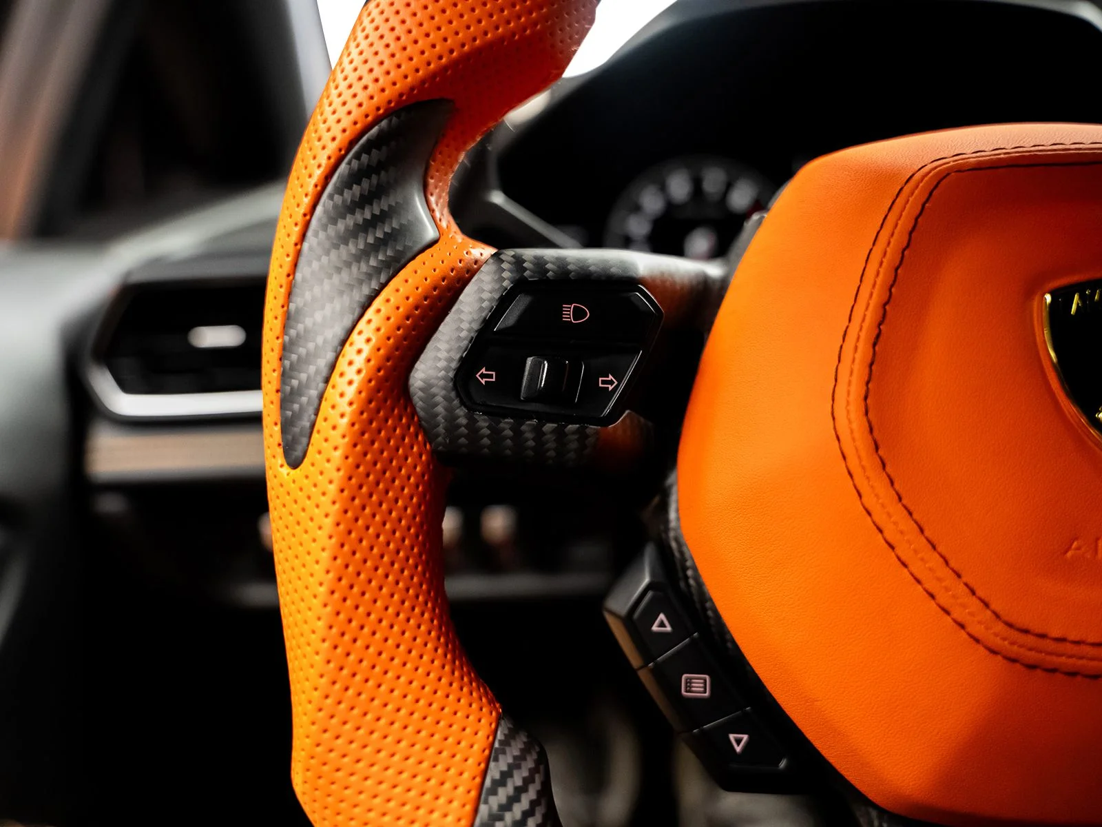 Used 2015 Orange Lamborghini LP610-4 image 38