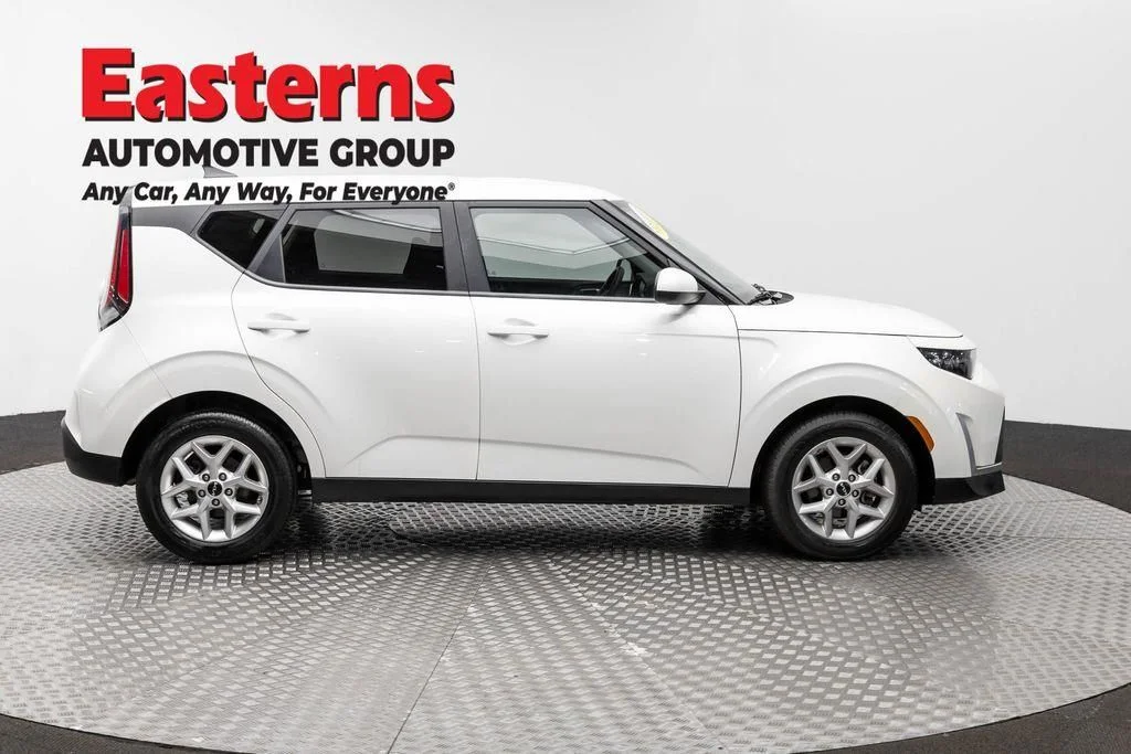 Used 2023 White Kia LX image 4