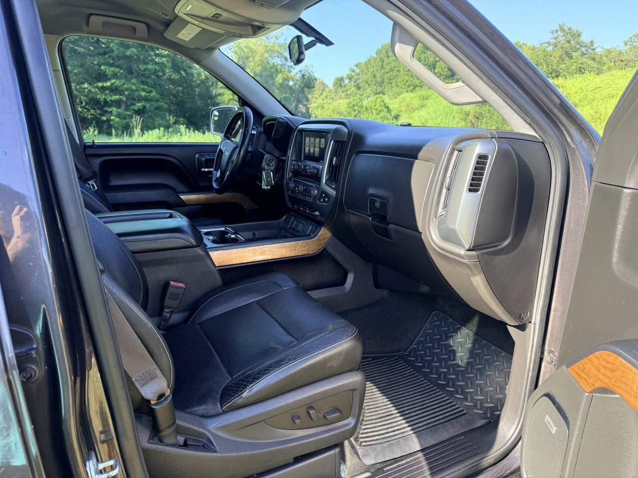 Used 2014 Gray Chevrolet LTZ 4x2 4dr Crew Cab 5.8 ft. SB image 27