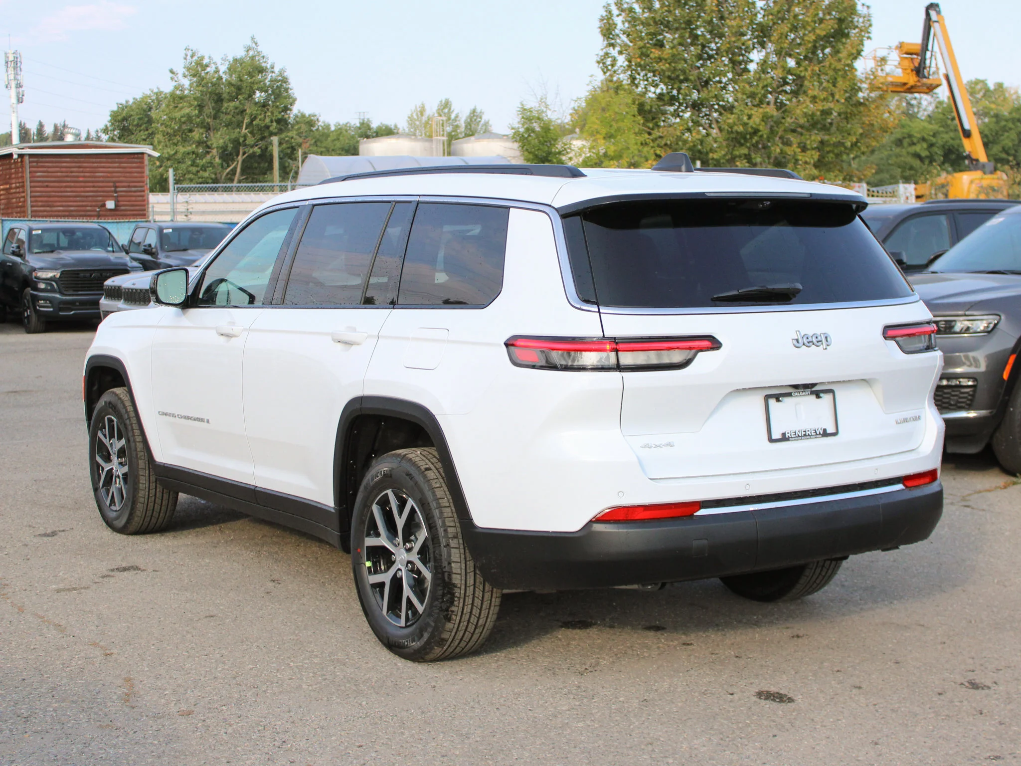 New 2025 White Jeep Limited* 4x4 image 3