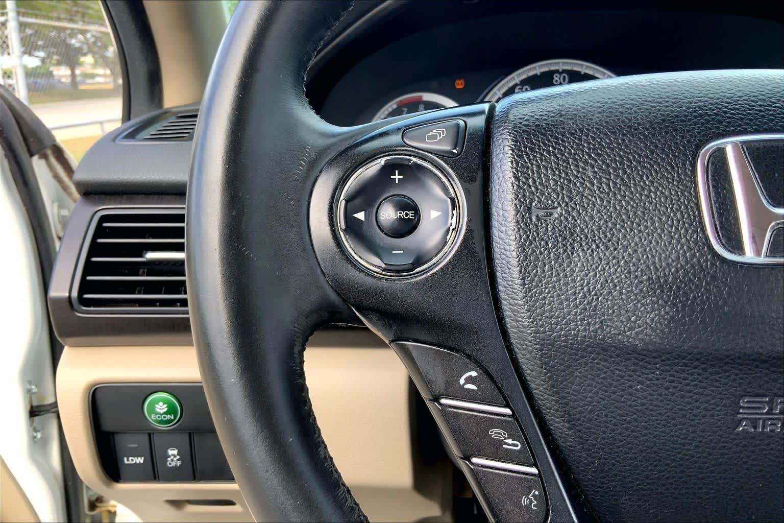 Used 2015  Honda  image 23