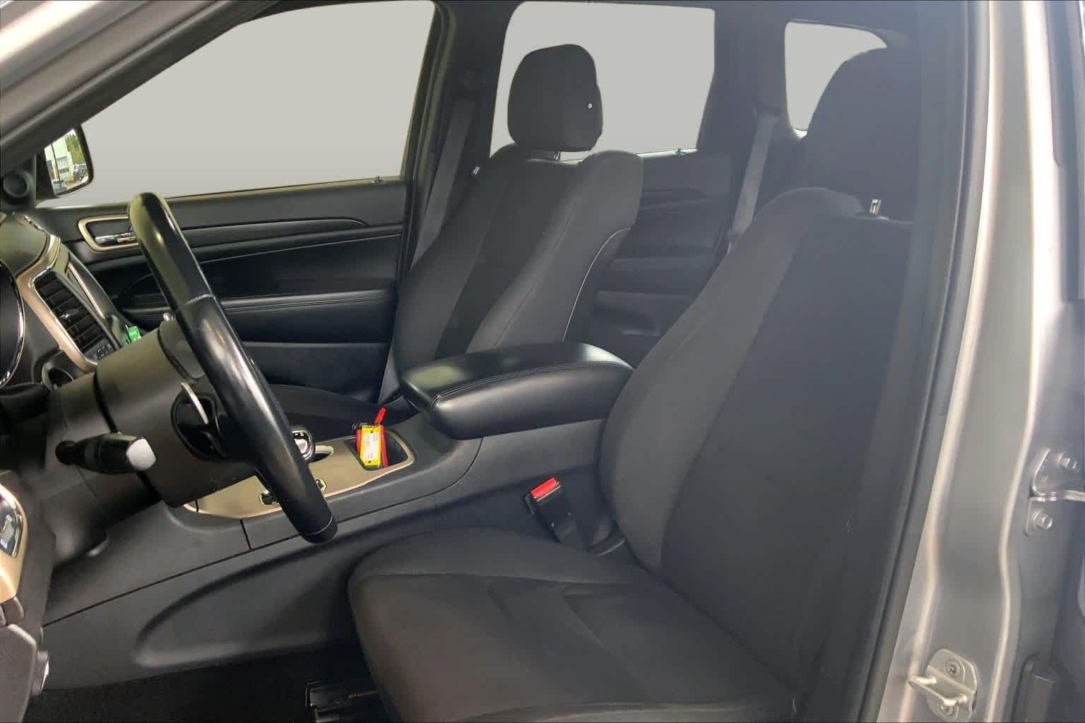 Used 2014 Billet Silver Metallic Clearcoat Jeep Laredo image 7