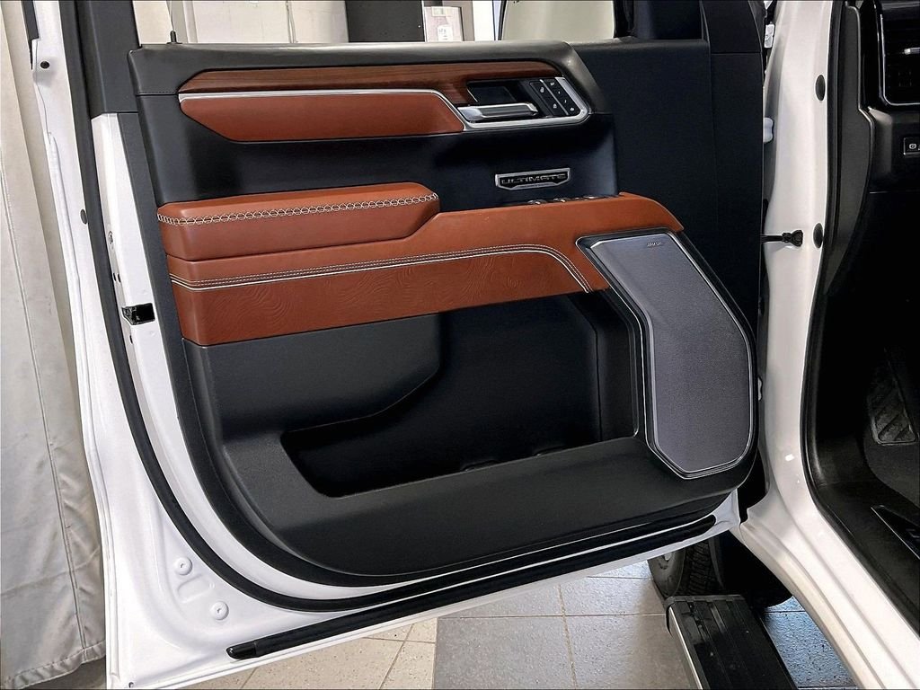 Used 2023 White GMC Denali Ultimate image 9
