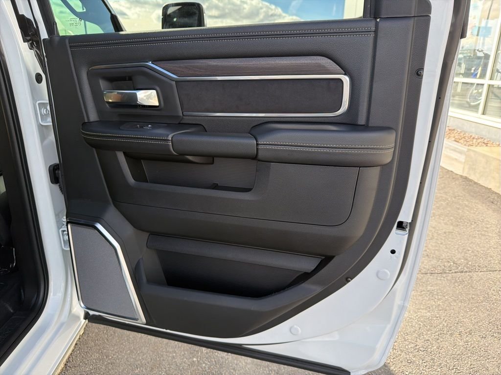 2026 RAM 3500 Chassis Big Horn - Photo 34