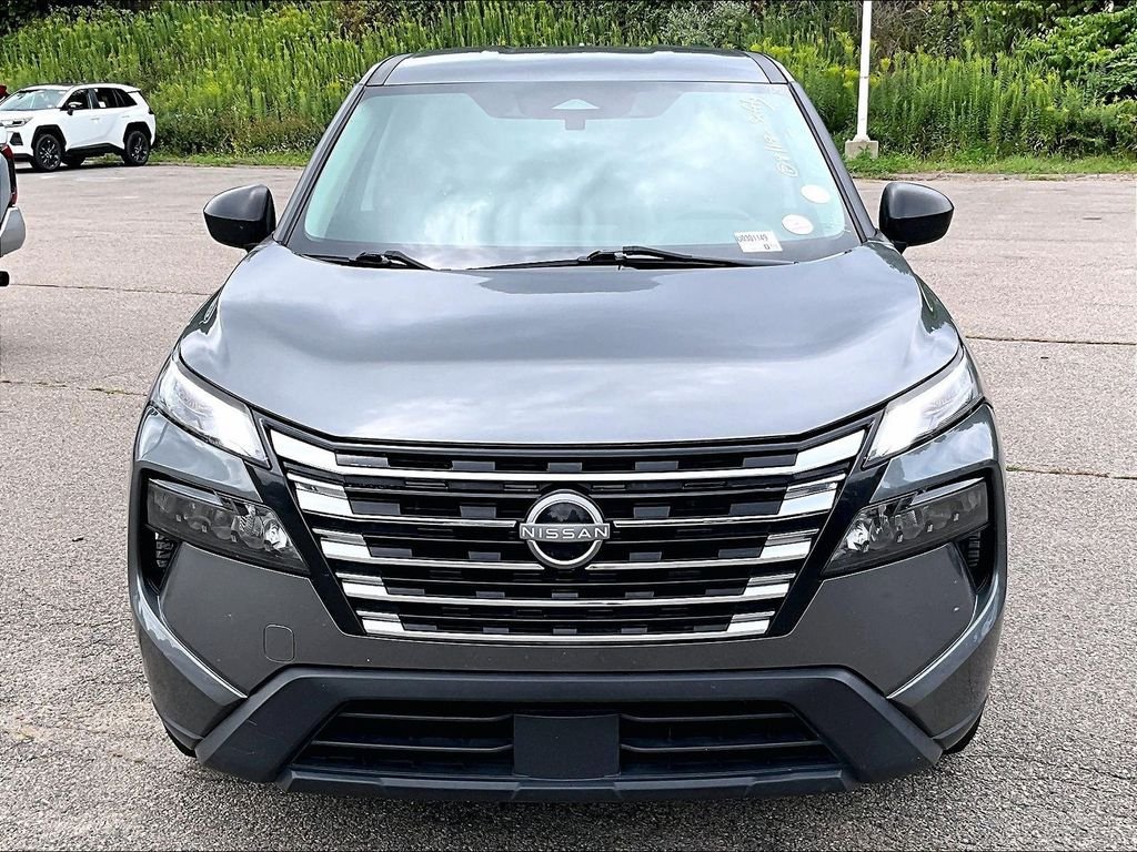 Used 2024 Gray Nissan S image 2