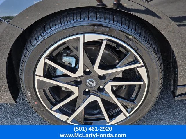 Used 2025 Super Black Nissan SR image 18