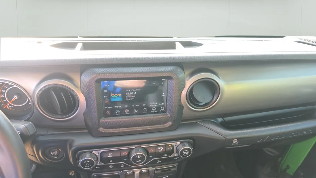 Used 2019 Green Jeep Sport S image 16