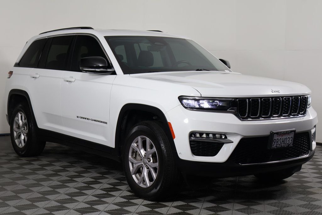 Used 2022 White Jeep Limited image 3
