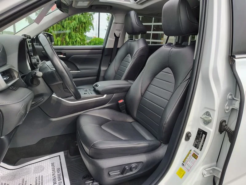 Used 2023 Beige Toyota XLE image 12