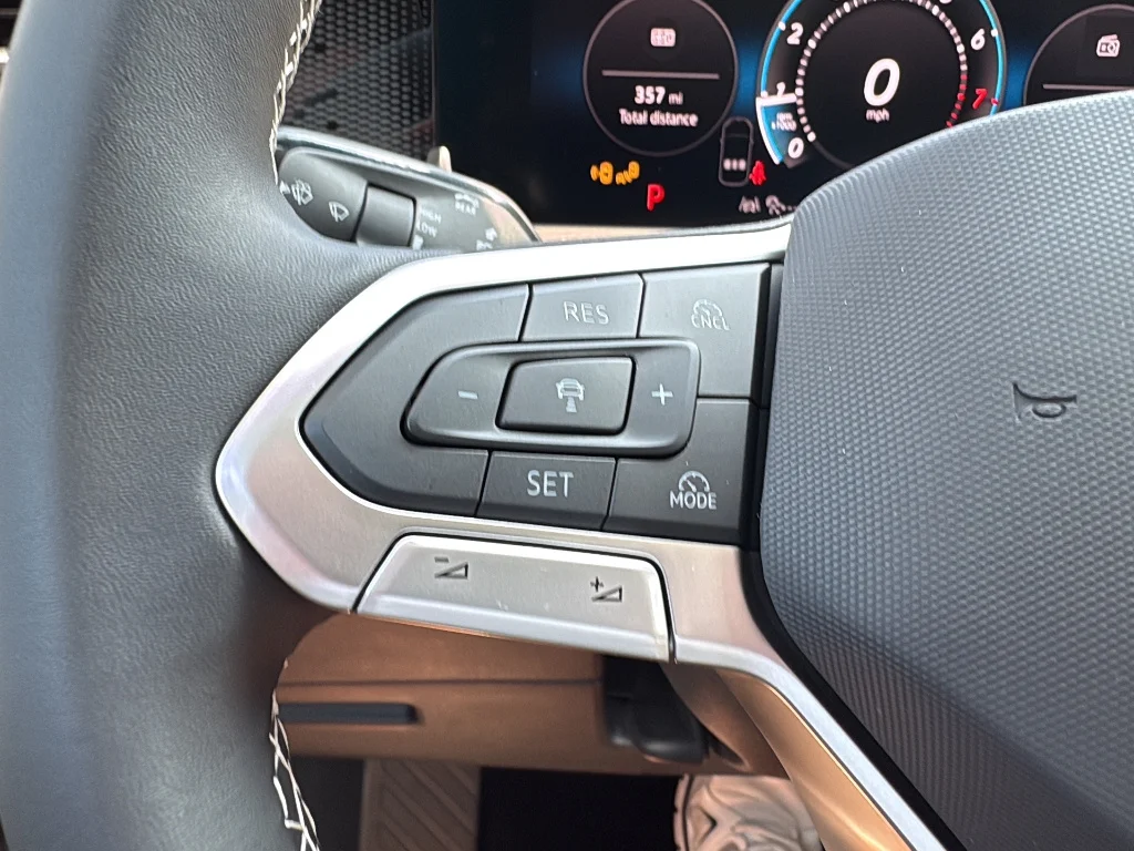 2025 Volkswagen Tiguan SE - Photo 17