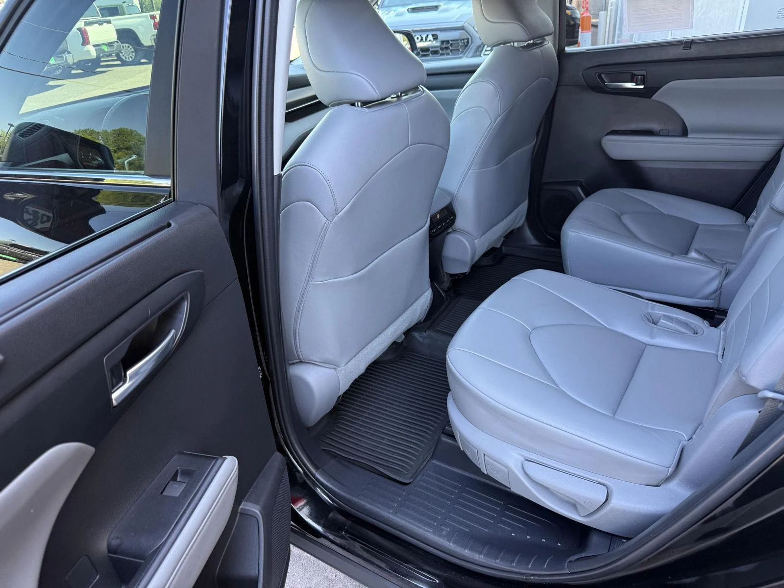 Used 2023 Midnight Black Metallic Toyota XLE image 18
