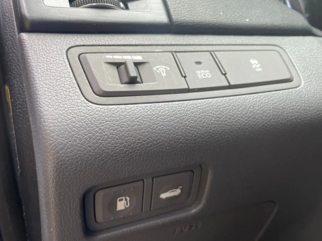 Used 2013 Pacific Blue Pearl Mica Hyundai SE image 10