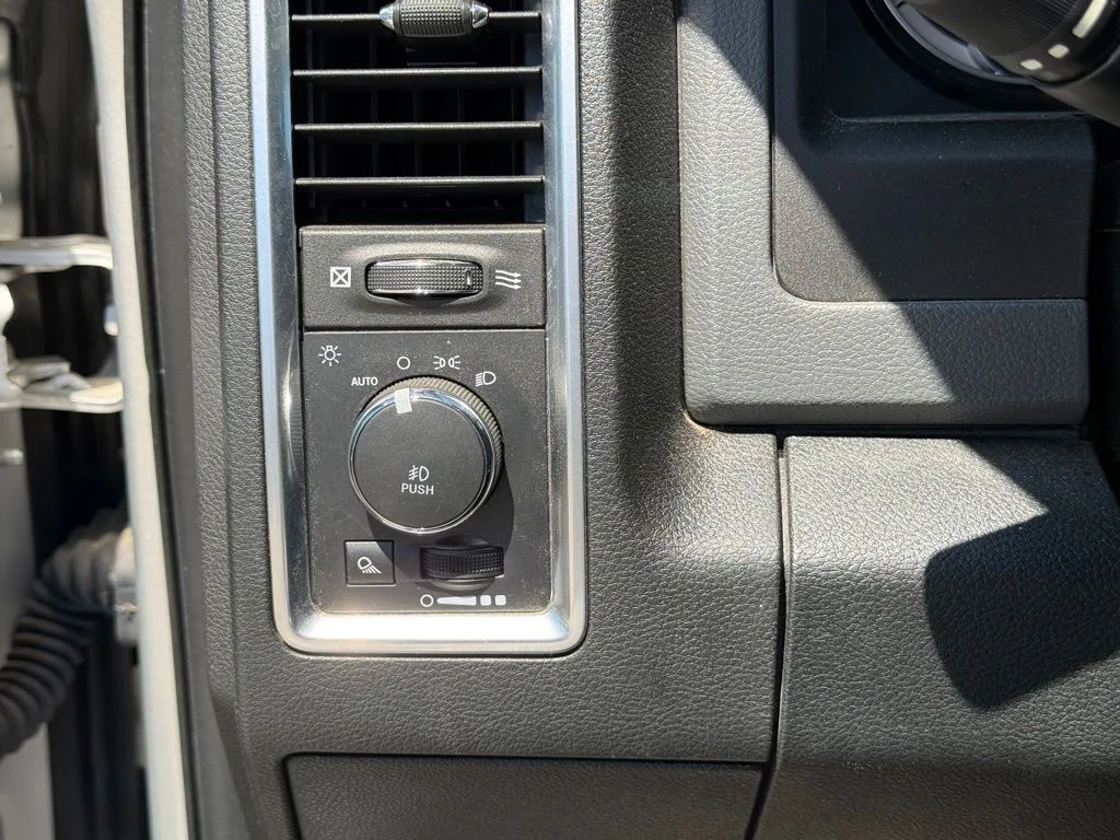 Used 2018 Silver Ram Big Horn image 19