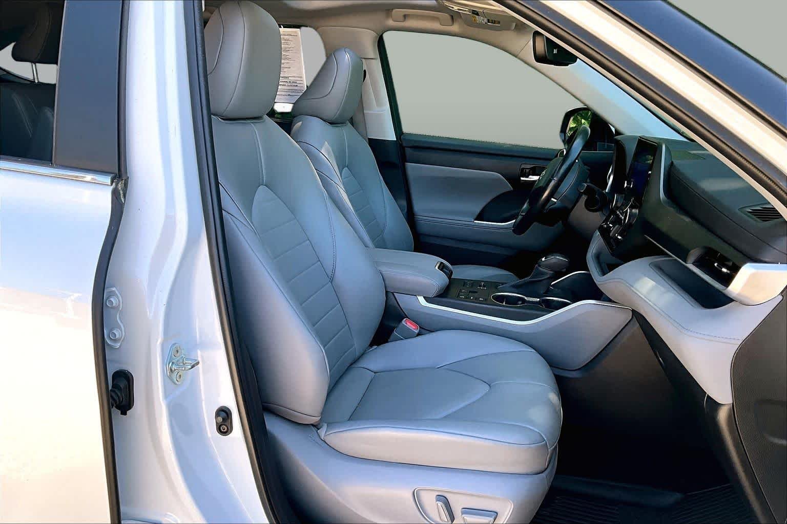 Used 2023 Wind Chill Pearl Toyota XLE image 9