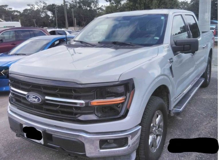 Used 2024 Avalanche Gray Ford XLT image 1