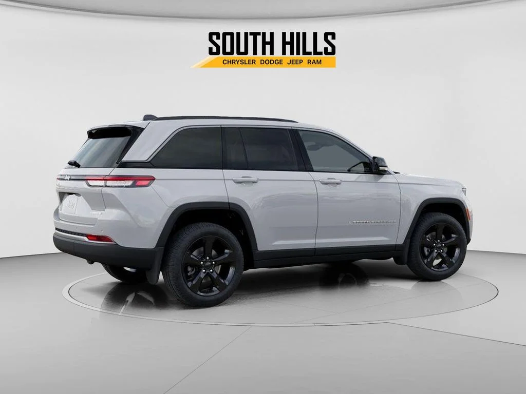 New 2026 Bright White Clear-Coat Exterior Paint Jeep Limited image 4